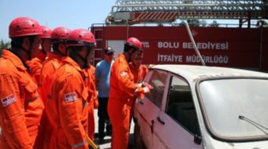 Bolu İtfaiyesi G&uuml;n&uuml;n&uuml; Boş Ge&ccedil;irmiyor