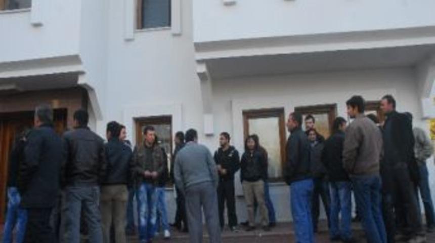 Yalova'da Otoparkta &Ccedil;alışan İş&ccedil;iler Ayaklandı