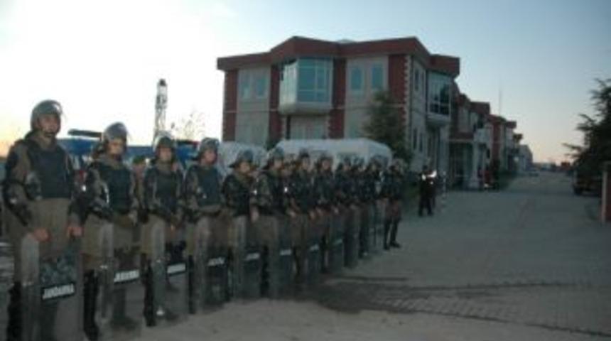 İşten &Ccedil;ıkartılan İş&ccedil;iler Amerikan Şirketi &Ouml;n&uuml;nde Eylem Yaptı