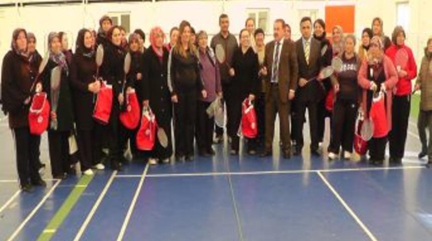 Elmadağlı Kadınlar Badmintonla Form Tutacak