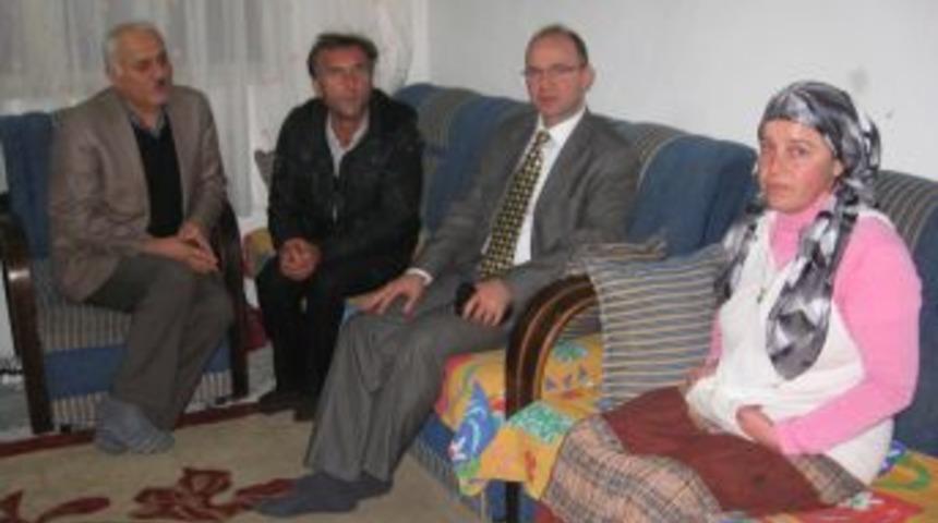 Merzifon Kaymakamı, Ihtiya&ccedil; Sahiplerini Yerinde Tespit Ediyor