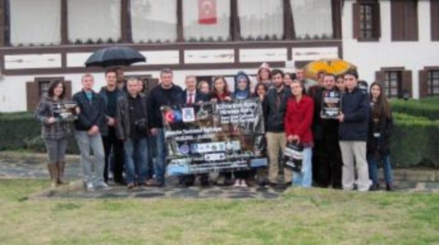 &Uuml;niversiteli Gen&ccedil;ler Tarihi Mekanları Ziyaret Etti