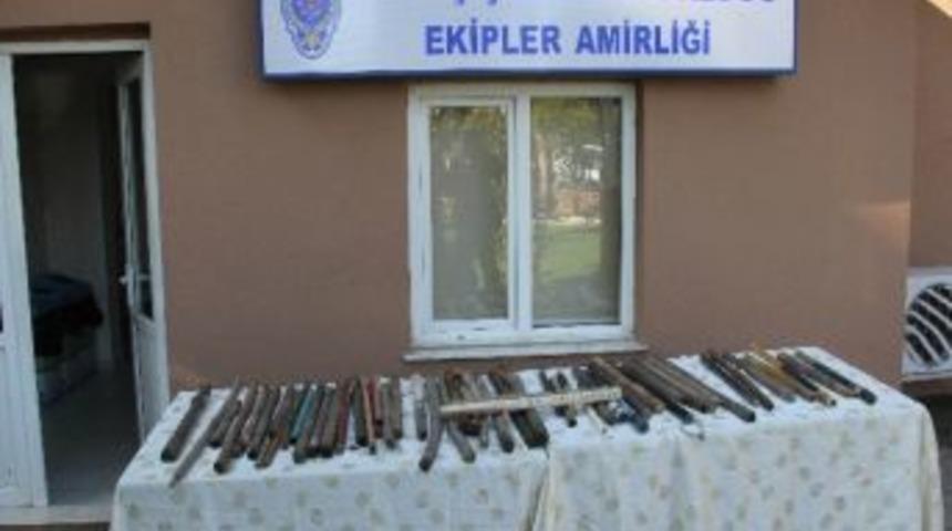 Dolmuştan "haydar, Dayak Cennetten &Ccedil;ıkma" Yazılı Sopa Cıktı