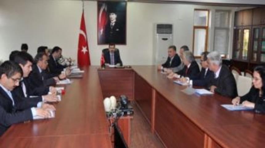 Tarsus Kaymakamı G&uuml;ldibi Dershanelere Burs &Ccedil;ağrısı Yaptı