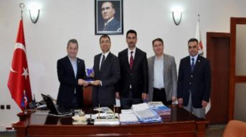 Thof&rsquo;tan Vali Toprak&rsquo;a Ziyaret