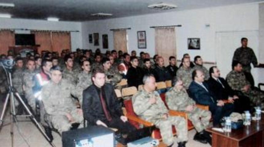 Askerlere &lsquo;kadına Şiddet&rsquo; Semineri Verildi