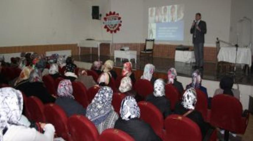G&uuml;l Cemal Hatun Derneği 'Aile İ&ccedil;i İletişim' Semineri D&uuml;zenledi