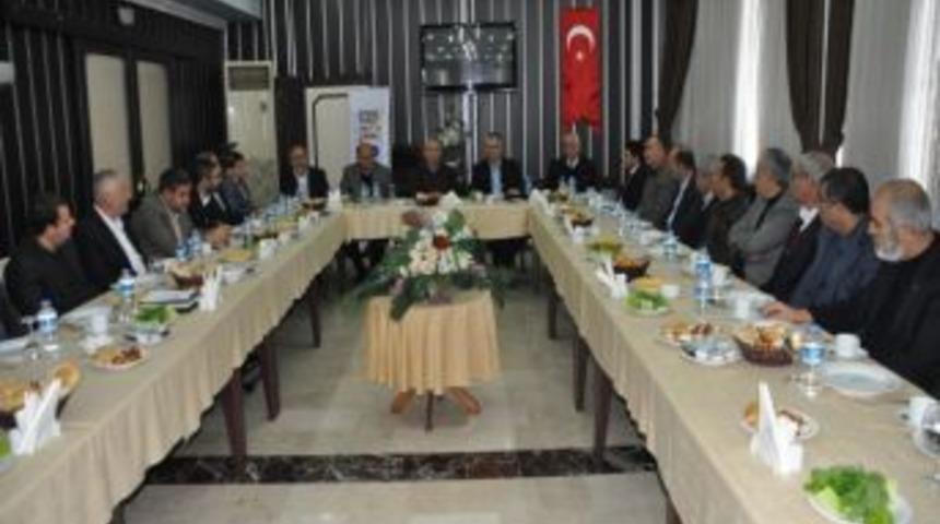 Cumhurbaşkanı Ekonomi Başdanışmanı Durmuş Yılmaz, İş Adamları Ve Sanayicilerle Bir Araya Geldi