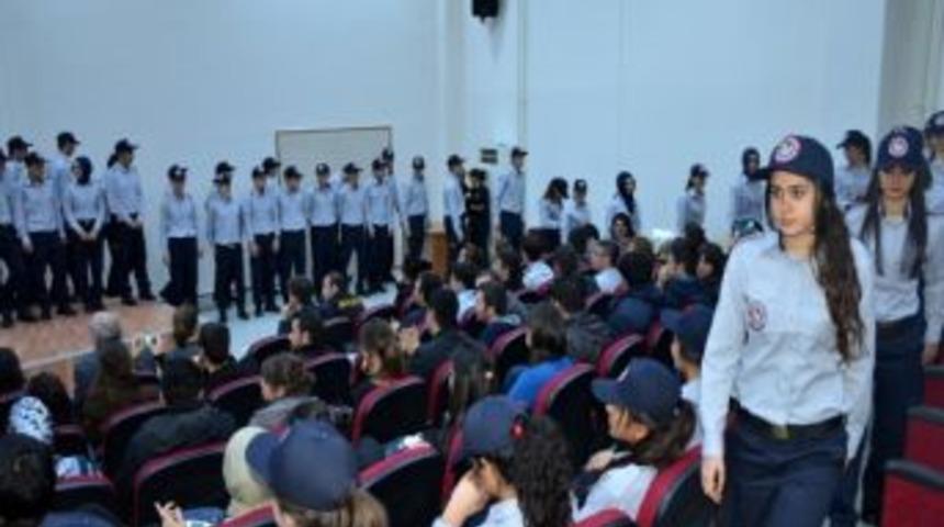 Ayay &Ouml;ğrencileri &Uuml;niforma Giydi