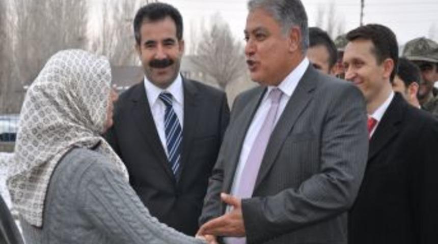 Ağrı Valisi Tekinarslan, Protokolle Patnos'a &Ccedil;ıkarma Yaptı