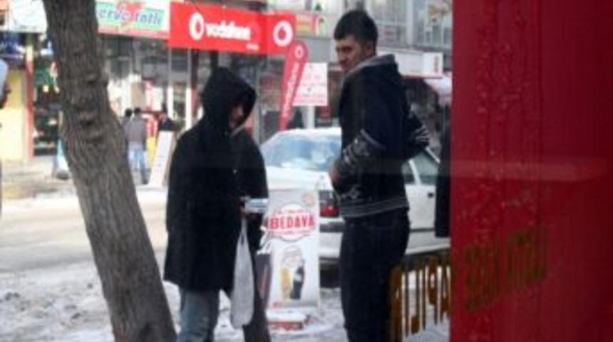 Kars&rsquo;ta Mendil Satan &Ccedil;ocuklar Vatandaşları Canından Bezdirdi