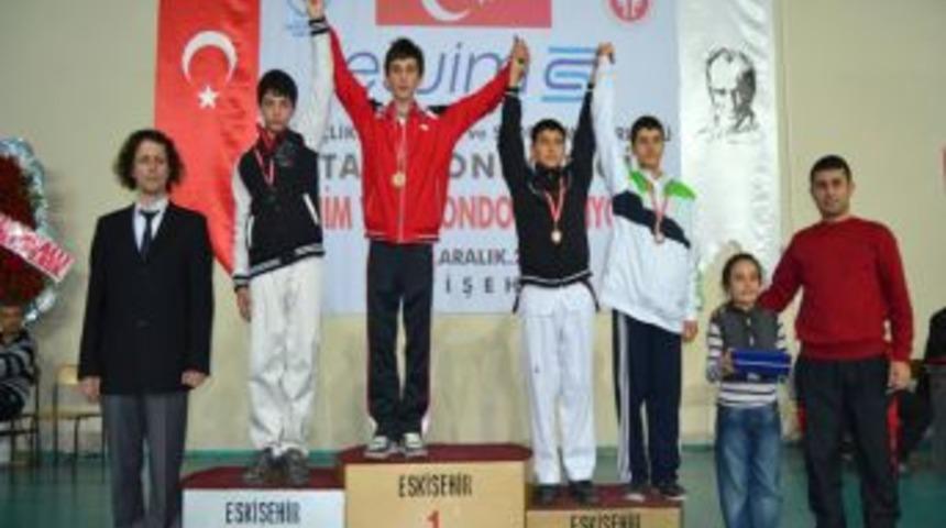 Mustafakemalpaşa Belediyespor Tekvando Takımı &Uuml;&ccedil;&uuml;nc&uuml; Oldu