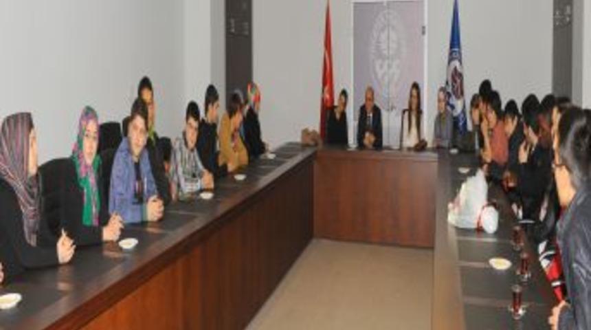 T&uuml;rk&ccedil;e &Ouml;ğrenen Yabancı &Ouml;ğrenciler Trabzon Belediyesi'ni Ziyaret Etti