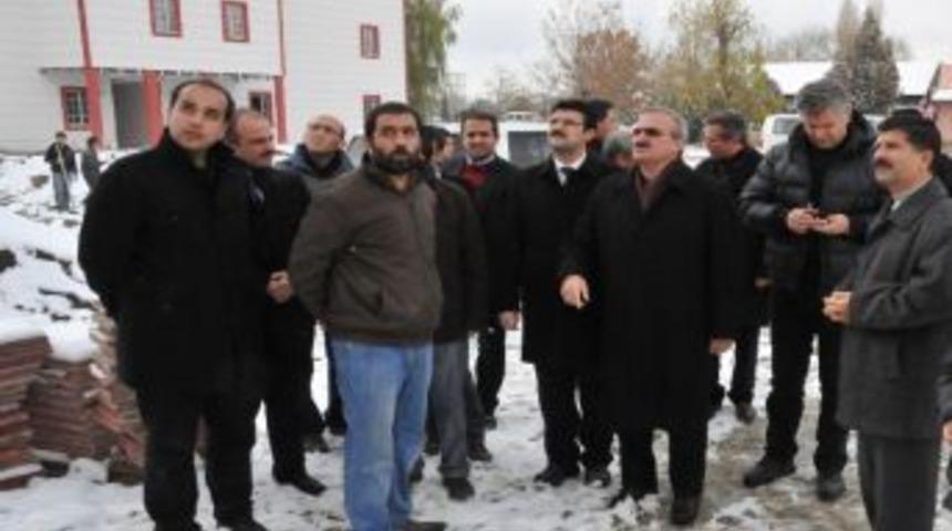 Vali Karaloğlu 112 Acil Servis Binasında İncelemelerde Bulundu