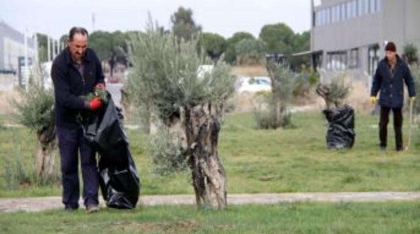 Gaziemir&rsquo;in T&uuml;m Cadde, Sokak Ve Parkları Temizlendi