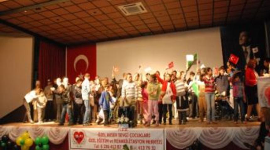Aksek Sevgi &Ccedil;ocukları, Bu Kez Akhisarspor İ&ccedil;in Oynadı