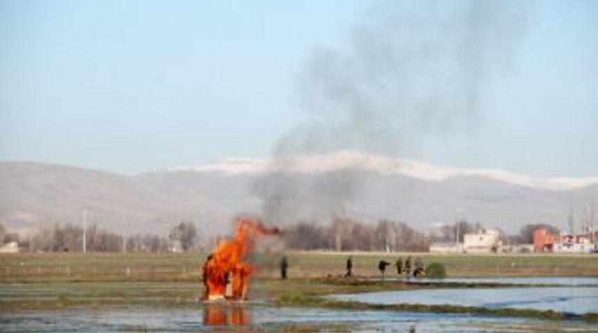 Elbistan'da Ka&ccedil;ak Avcı Barınakları Ateşe Verildi