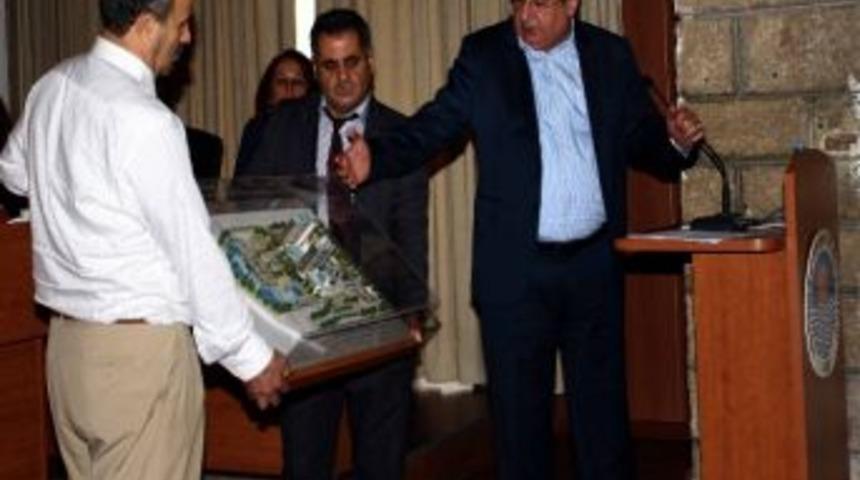 Başkan &Ouml;zcan, Hizmet Binası İ&ccedil;in Arazi Arıyor