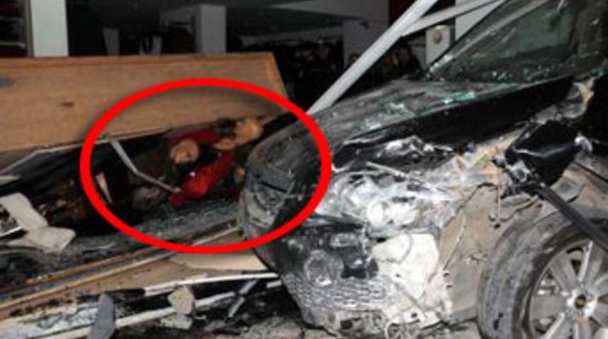 Ezilen cansız mankenleri gerçek sanıp kaçtı