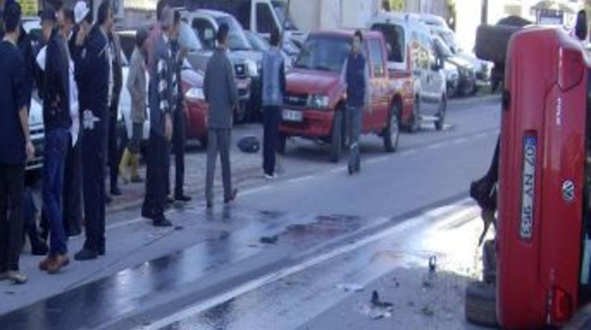 Otomobili Takla Atan Kadın Doktor Ağır Yaralandı