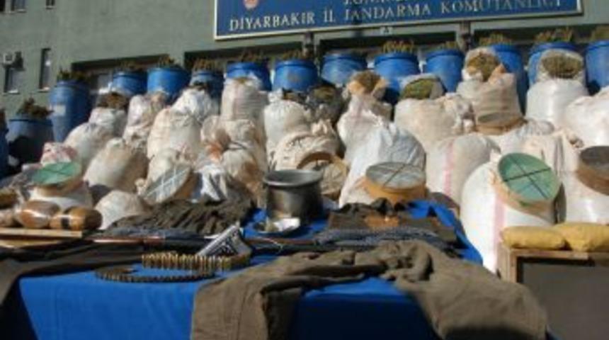 Diyarbakır'de Ele Ge&ccedil;irilen Uyuşturucu 7 Kamyonla Taşınabildi