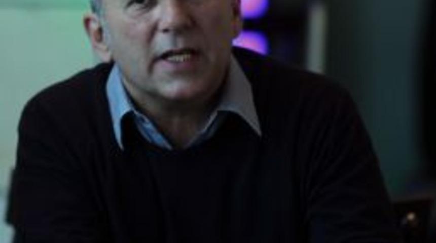 Ferzan &Ouml;zpetek'e Onur &Ouml;d&uuml;l&uuml;