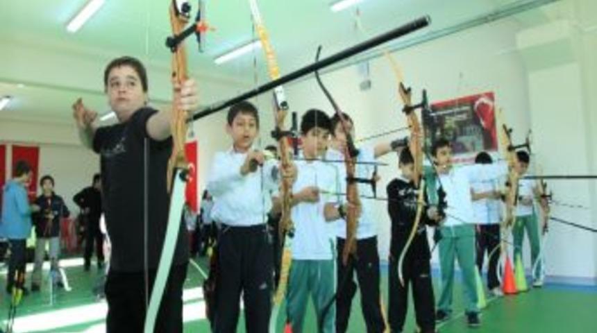 25 Aralık Kurtuluş Kupası Etkinlikleri, 'ok&ccedil;uluk Turnuvası' İle Başladı