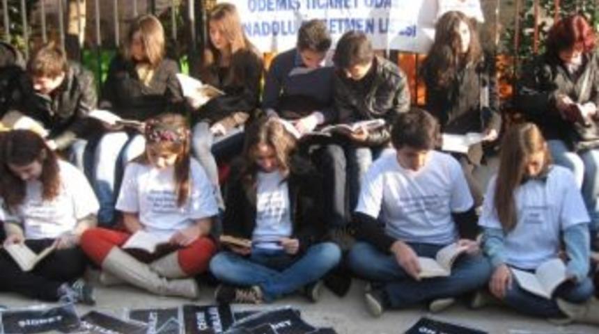 &Ouml;demiş &Ouml;ğretmen Lisesi &Ouml;ğrencilerden Kitap Okumaya Eylemli Davet