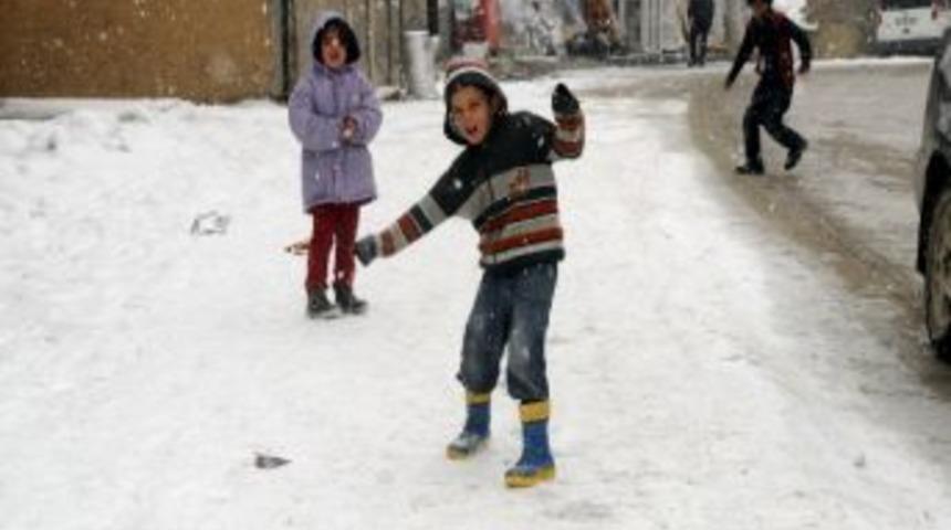 Y&uuml;ksekovalı &Ccedil;ocukların Kar Keyfi