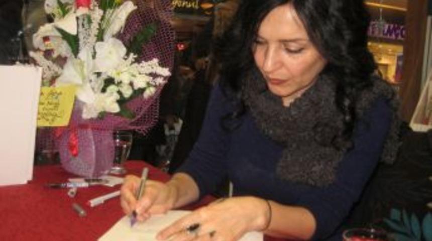 Yazar Nazan Bekiroğlu Erzurum'da Okurlarıyla Buluştu