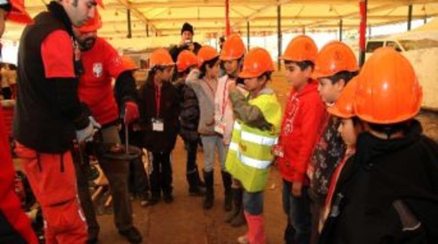 Karşıyakalı Çocuklar Simülatörde Depremi Yaşadı