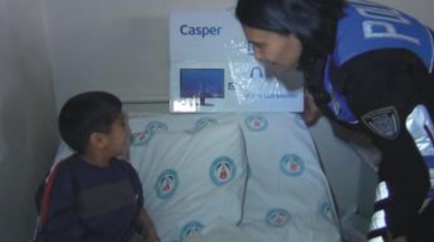 Kemik Hastası &Ccedil;ocuğa Hediye S&uuml;rprizi