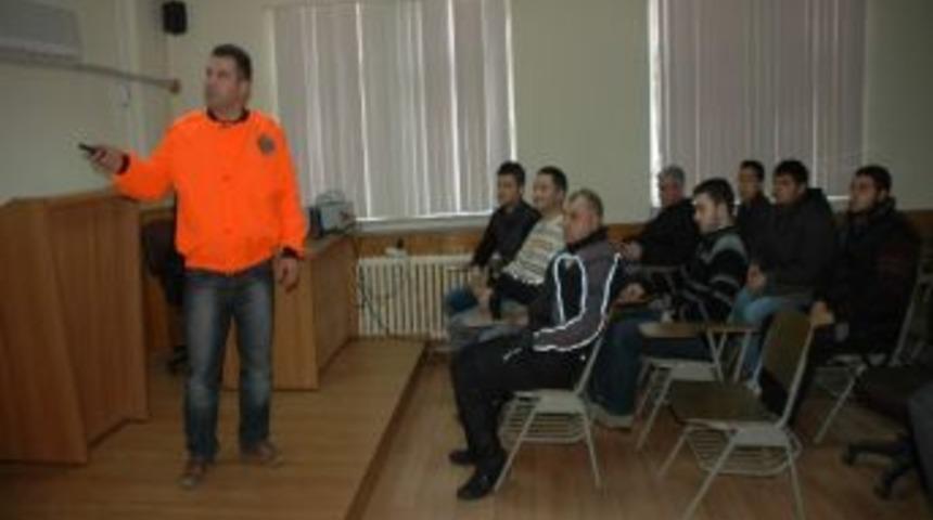 Moskt &Uuml;yelerine Afet Eğitimi Veriliyor