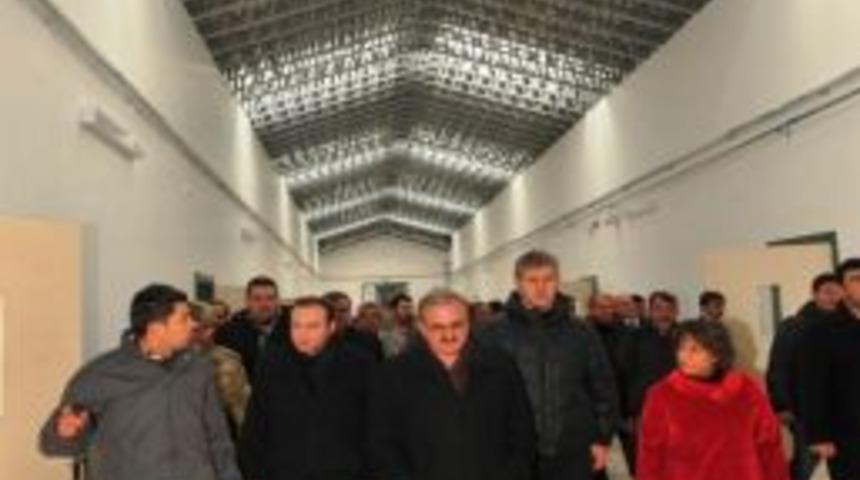 Vali Karaloğlu'ndan A&ccedil;ılış &Ouml;ncesi Okul Ve Tesislerde İnceleme