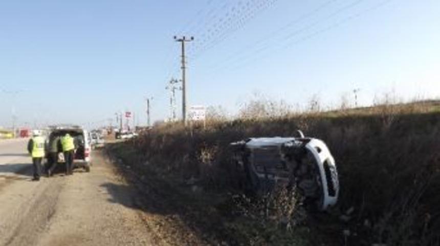 K&ouml;peğe &Ccedil;arpmamak İ&ccedil;in Şarampole Yuvarlandı