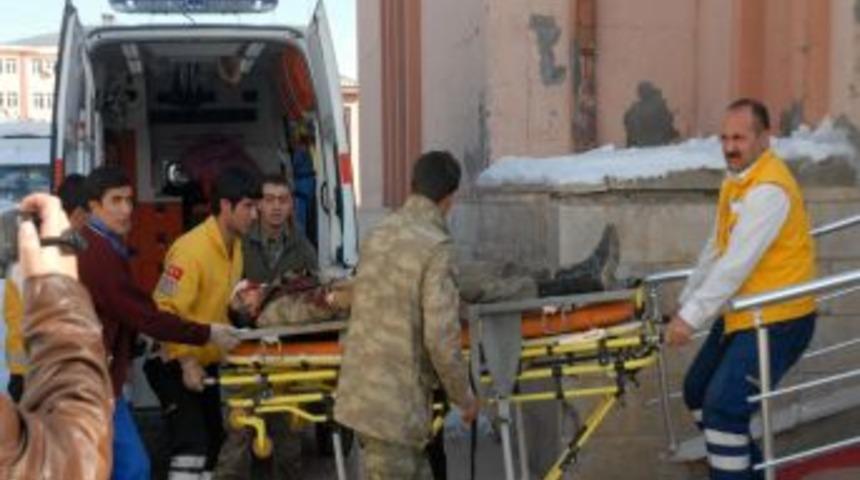 Başkale&rsquo;de asker intihar etti