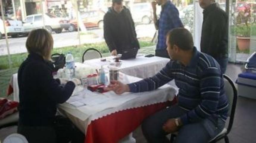 Kızılay'a 82 &Uuml;nite Kan Bağışı