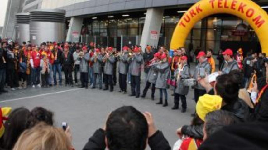 Derbi Coşkusu T&uuml;rk Telekom Arena&rsquo;dan Sokaklara Taşacak