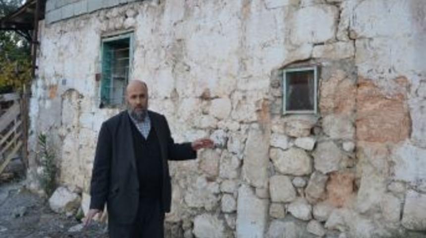 40 Keşişin M&uuml;sl&uuml;man Olduğu Mağara Ziyaret&ccedil;i Akınına Uğruyor