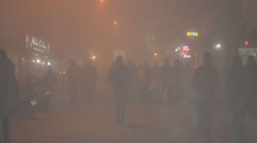 Balıkesir'de Yoğun Sis G&ouml;r&uuml;ş Mesafesini 10 Metreya Kadar D&uuml;ş&uuml;rd&uuml;