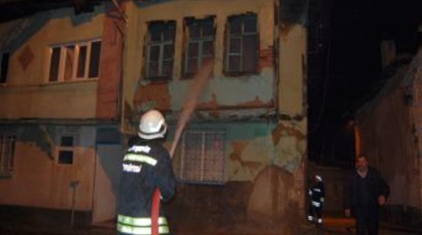 Eskişehir&rsquo;de Tarihi Ev Alev Alev Yandı