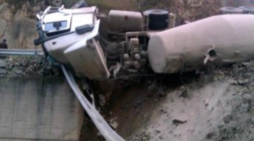 G&uuml;m&uuml;şhane&rsquo;de Trafik Kazası: 1 &Ouml;l&uuml;