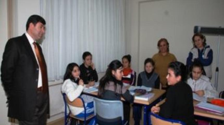 Milli Eğitim M&uuml;d&uuml;r&uuml;nden Kız &Ouml;ğrenci Yurduna Gece Denetimi