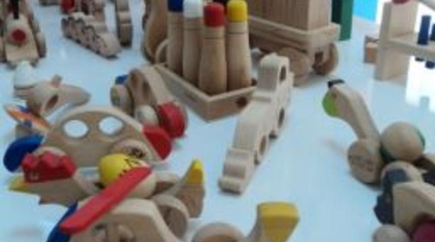 B&uuml;y&uuml;kler, &Ccedil;ocukları Kadar Kendilerine De Oyuncak Alıyor