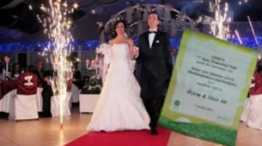 Gelin ve damattan &ouml;rnek davranış