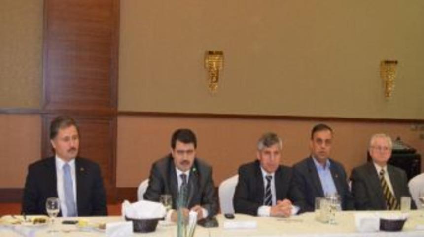 Kayısı İhracat&ccedil;ılarıyla Bir Araya Gelindi