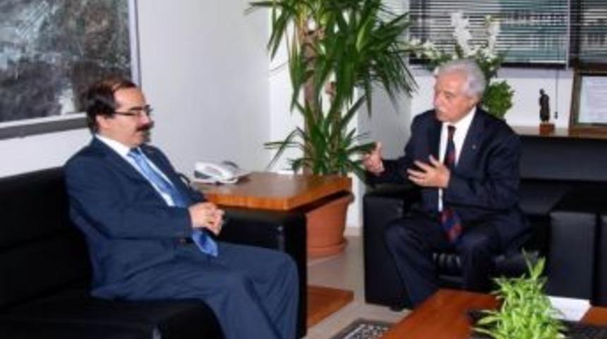 Vali Coş Ve Zihni Aldırmaz Zirvede