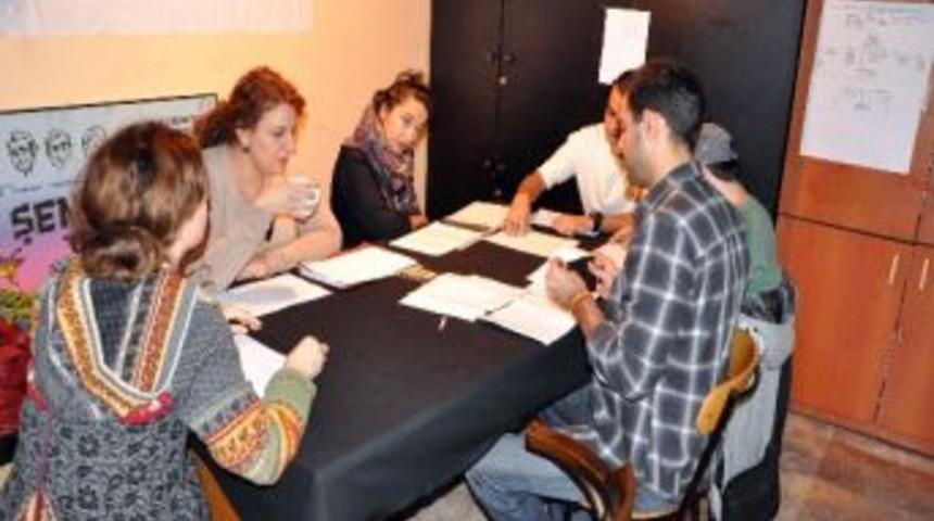 "kel Şarkıcı" Pr&ouml;miyere Hazırlanıyor