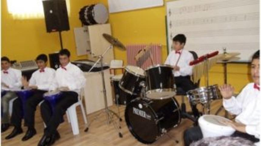 M&uuml;ziğin Ritmi Sınıfına Kaymakam Orhan&rsquo;dan Yakın Takip