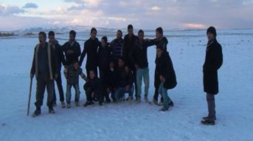 Kış Ayının Değişmeyen Sporu 'K&uuml;rt Beyzbolu'